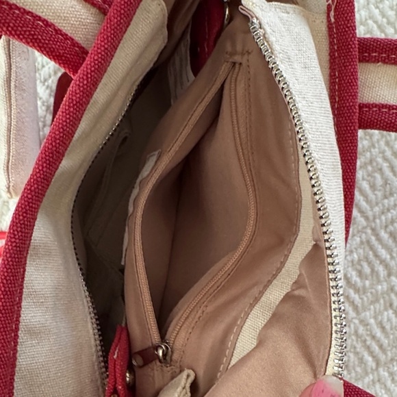 NWT Madden Cherry Tote - Red and Cream With Keychains - Picture 9 of 12